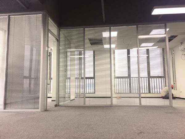 海口玻璃隔墙厚度之83款大全解析 c328652d68037565ac5c67aa27c0db71.jpg